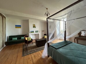 Room - Vrbo Property (Soupex)