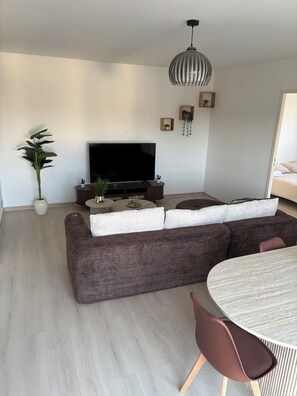 Living area - Vrbo Property (Sotteville-lès-Rouen)