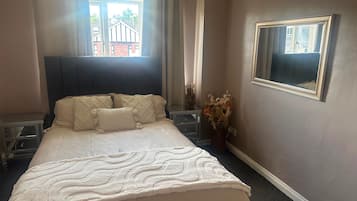 1 bedroom, free WiFi, bed sheets