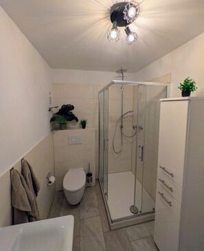 Bathroom - Vrbo Property (Greding)
