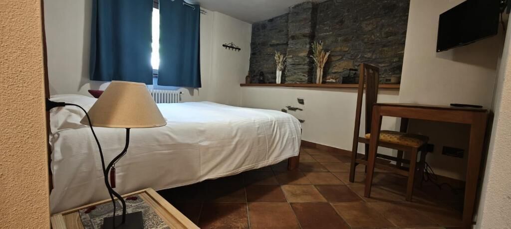 Double or Twin Room, Mountain View | In-room safe