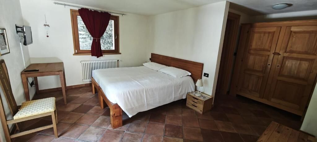 Deluxe Double or Twin Room, Mountain View | In-room safe