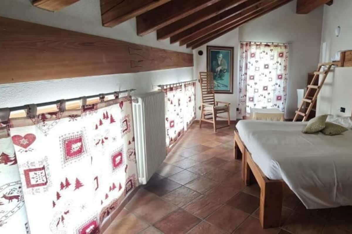Superior Triple Room, Mountain View | In-room safe