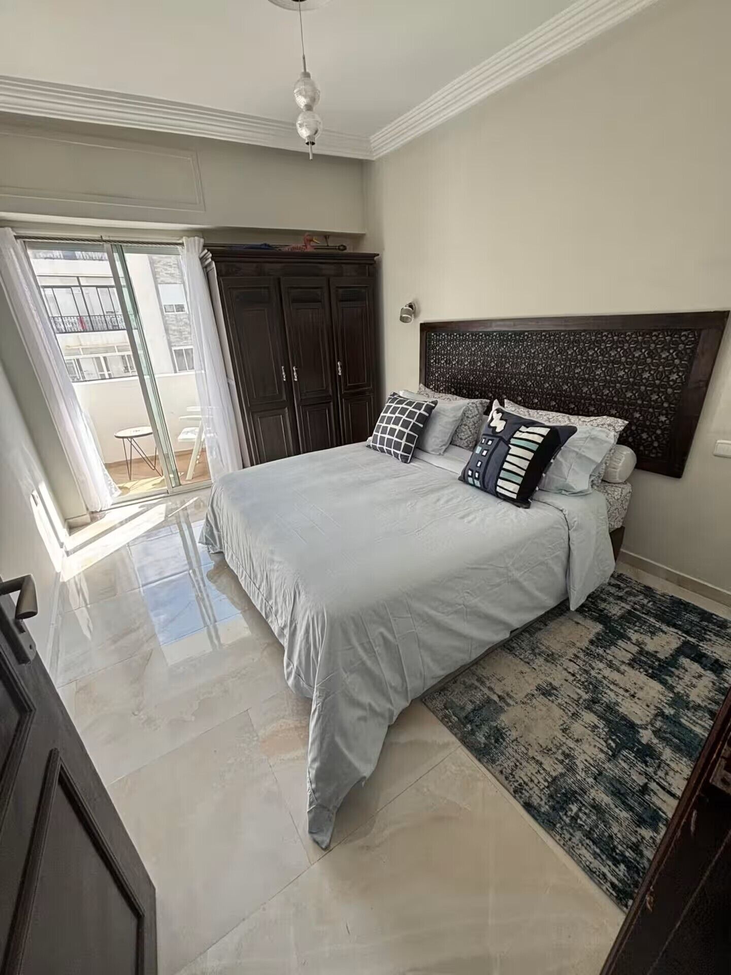 2 habitaciones, tabla de planchar con plancha y acceso a internet 