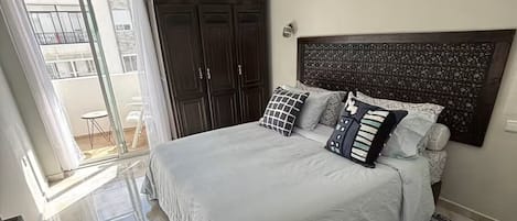 2 bedrooms, iron/ironing board, Internet, bed sheets