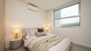 Bureau, fer et planche à repasser, lit parapluie, Wi-Fi gratuit