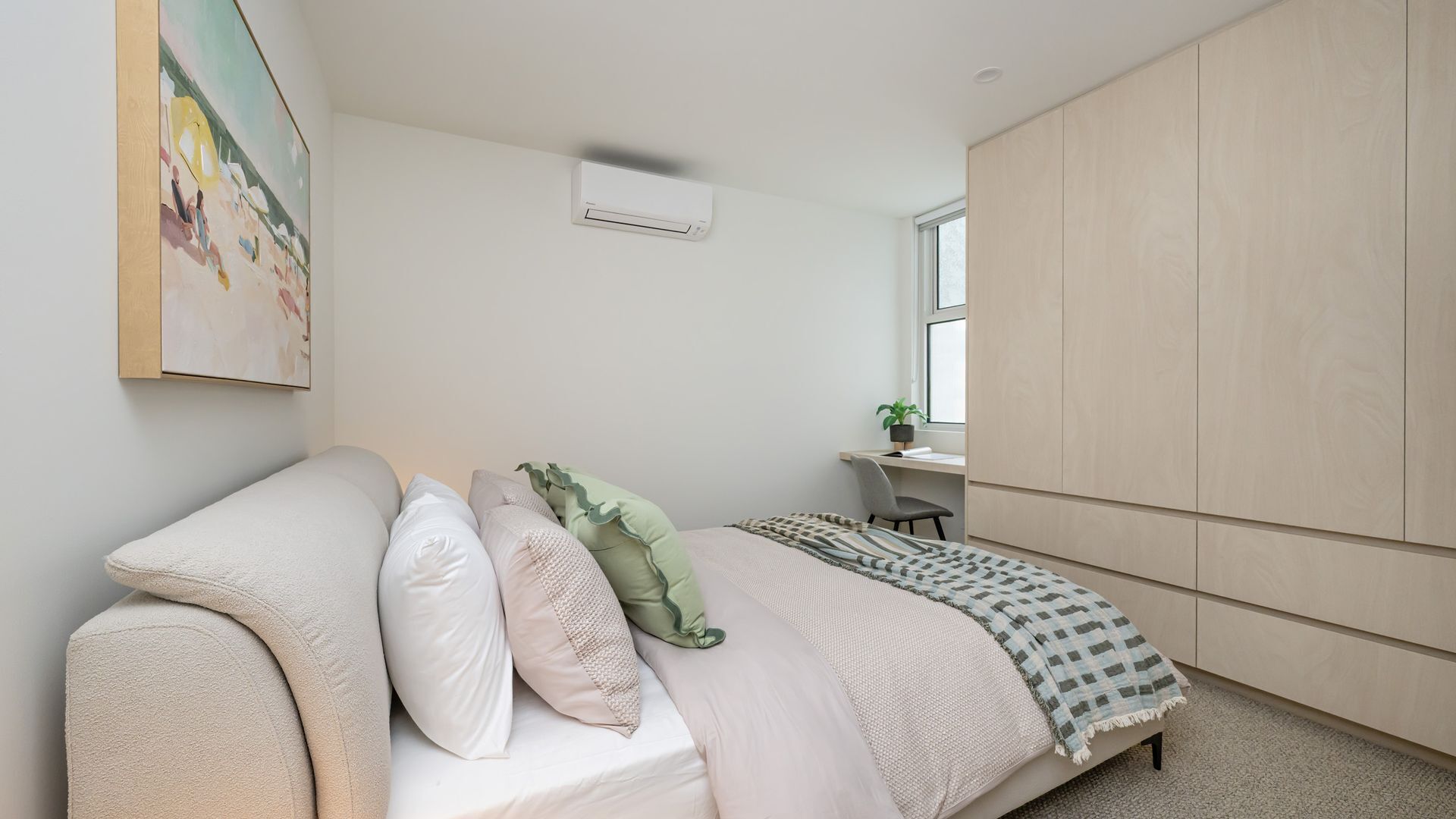 2 bedrooms, desk, iron/ironing board, travel cot