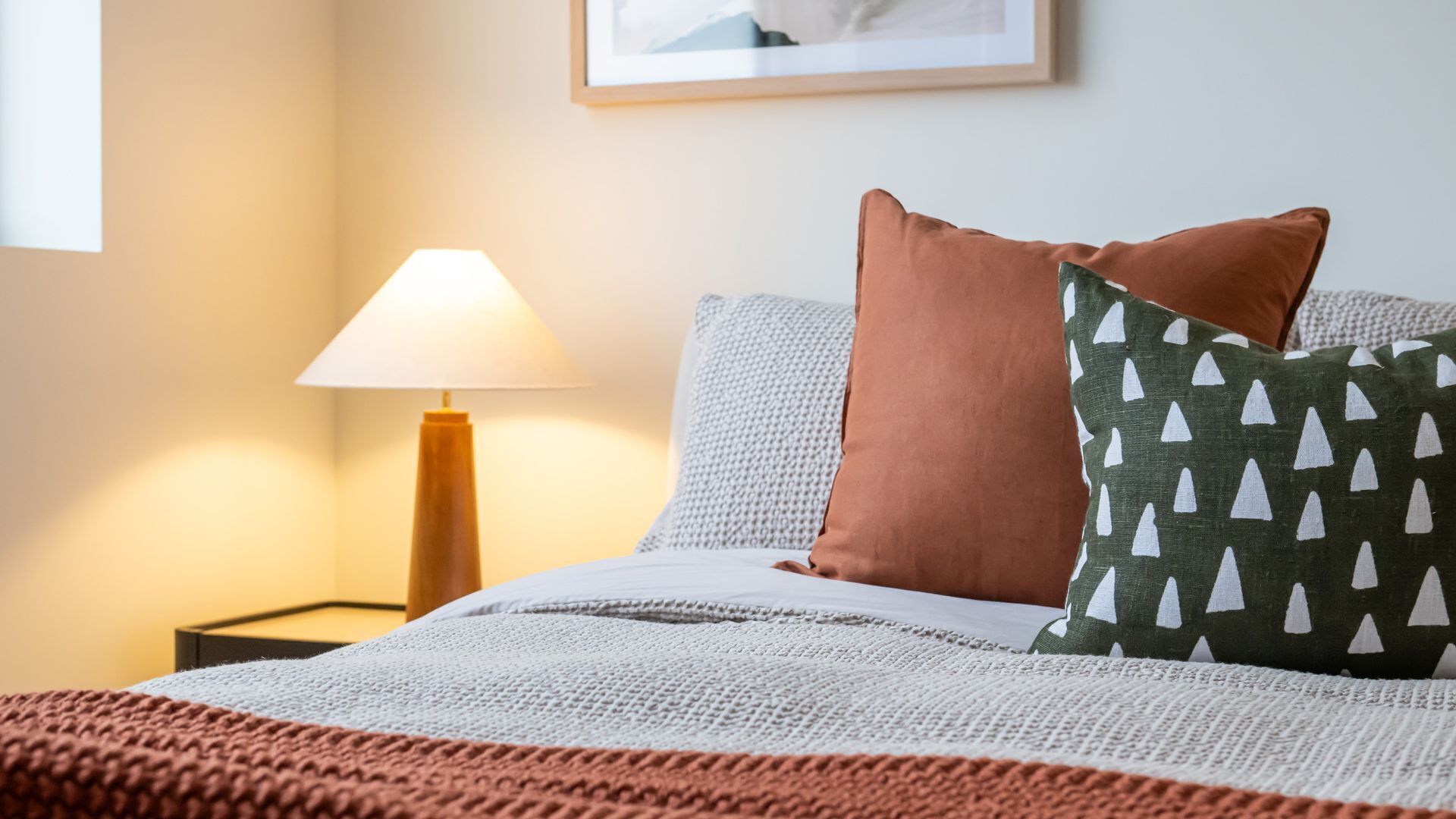 2 Schlafzimmer, Schreibtisch, Bügeleisen/Bügelbrett, Reisekinderbett