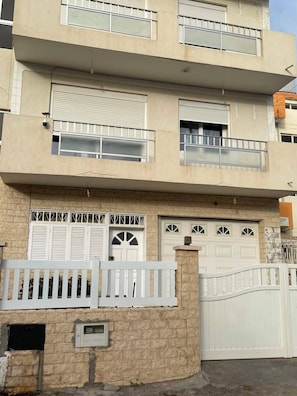 Exterior detail - Tarrafal Seashore (Tarrafal)
