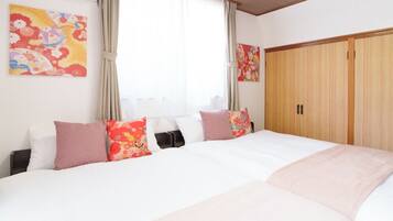 4 bedrooms, iron/ironing board, WiFi (free), bed sheets