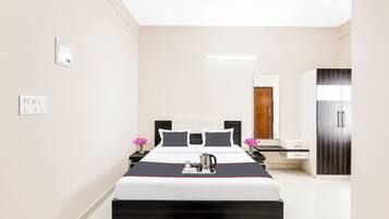 Hypo-allergenic bedding, desk, soundproofing, free WiFi