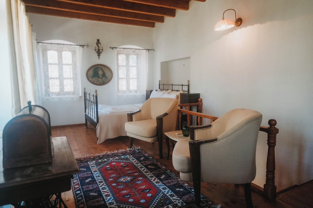Superior suite, kitchenette, uitzicht op tuin | Een strijkplank/strijkijzer, gratis wifi