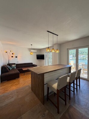 Interior - Croatia, Dalmatia! Charming apartment in the fishing village of Blace, right on the water! (Blace)