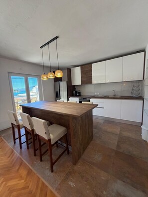 Private kitchen - Croatia, Dalmatia! Charming apartment in the fishing village of Blace, right on the water! (Blace)