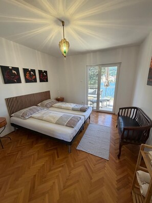 Room - Croatia, Dalmatia! Charming apartment in the fishing village of Blace, right on the water! (Blace)