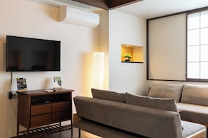 Living area - Twin room top floor / Kyoto City Kyōto (Kyoto City)