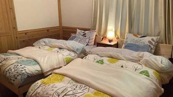 3 bedrooms, desk, WiFi (free), bed sheets