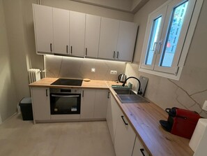 Private kitchen - Charming 2BR Downtown Metro (Athina)
