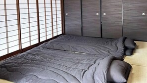 3 bedrooms, free WiFi - Room Only | Accommodates 7 people OURHOUSE  a / Du Hui County Mie (Du Hui County)