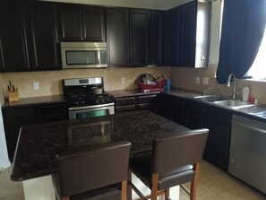Private kitchen - Enjoyable 3-bedroom house with AC in charming Fort Worth (Fort Worth)