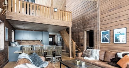Exclusive chalet with generous living spaces and sauna at Idre Mountain Lodge