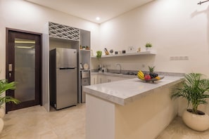 Fridge, microwave, stovetop, cookware/dishes/utensils - Villa Sereine Seminyak (Seminyak)