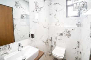Double Room | Bathroom | Shower, slippers, soap, shampoo - Hotel S Heaven Inn Bhubaneswar (Bhubaneswar)