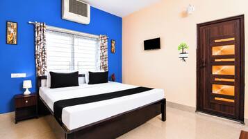 Hypo-allergenic bedding, desk, soundproofing, free WiFi