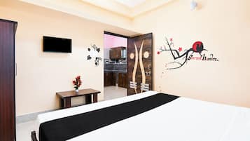 Hypo-allergenic bedding, desk, soundproofing, free WiFi
