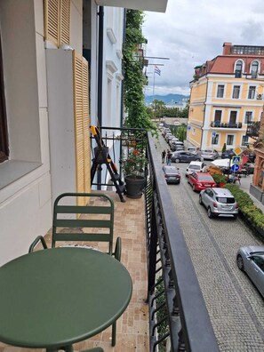 Outdoor dining - Good Place. Apartments in Old Batumi (Batumi)
