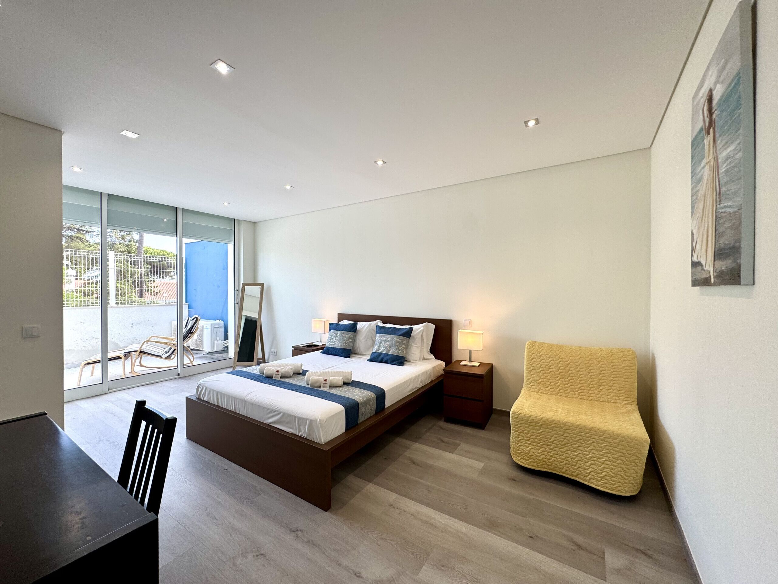 3 bedrooms, bed sheets