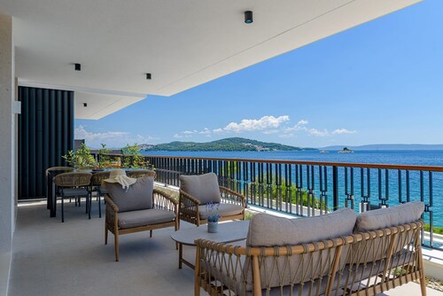 Royal Oak beachfront residence costa Croatia Seget Vranjica