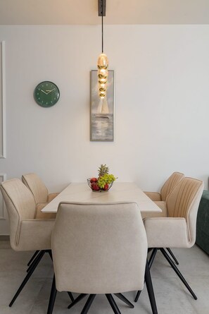 Dining - Royal Oak beachfront residence costa Croatia Seget Vranjica (Seget Vranjica)