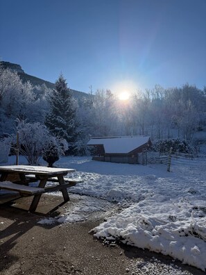 Outdoor dining - Vrbo Property (Villard-de-Lans)
