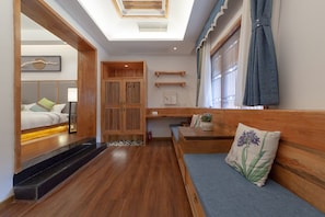 Comfort Suite, Hill View