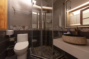Comfort Triple Room, 2 Queen Beds, Pets allowed | Bathroom