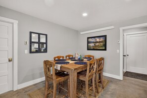 Dining - Teton View Retreat | Tetons at Your Doorstep (Tetonia)
