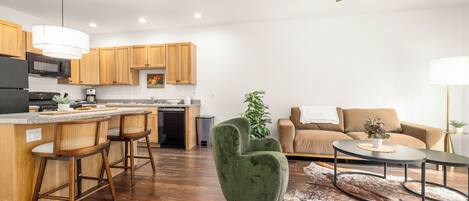 Smart TV, fireplace