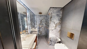 Maisonette, Terrasse | Badezimmer