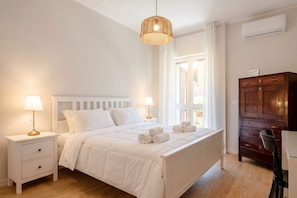 4 Schlafzimmer, Reisekinderbett