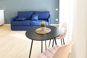 Living area - Vrbo Property (Milano)