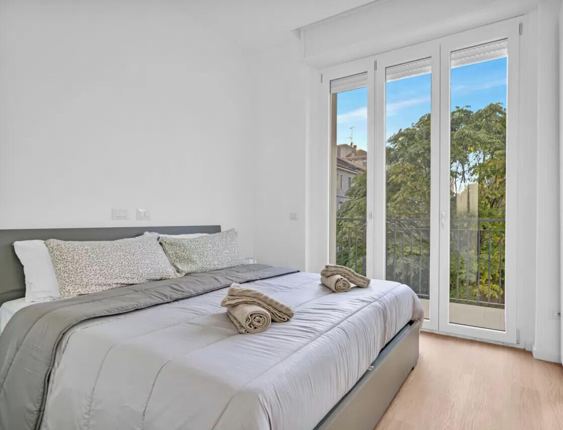 3 bedrooms, iron/ironing board, internet, bed sheets