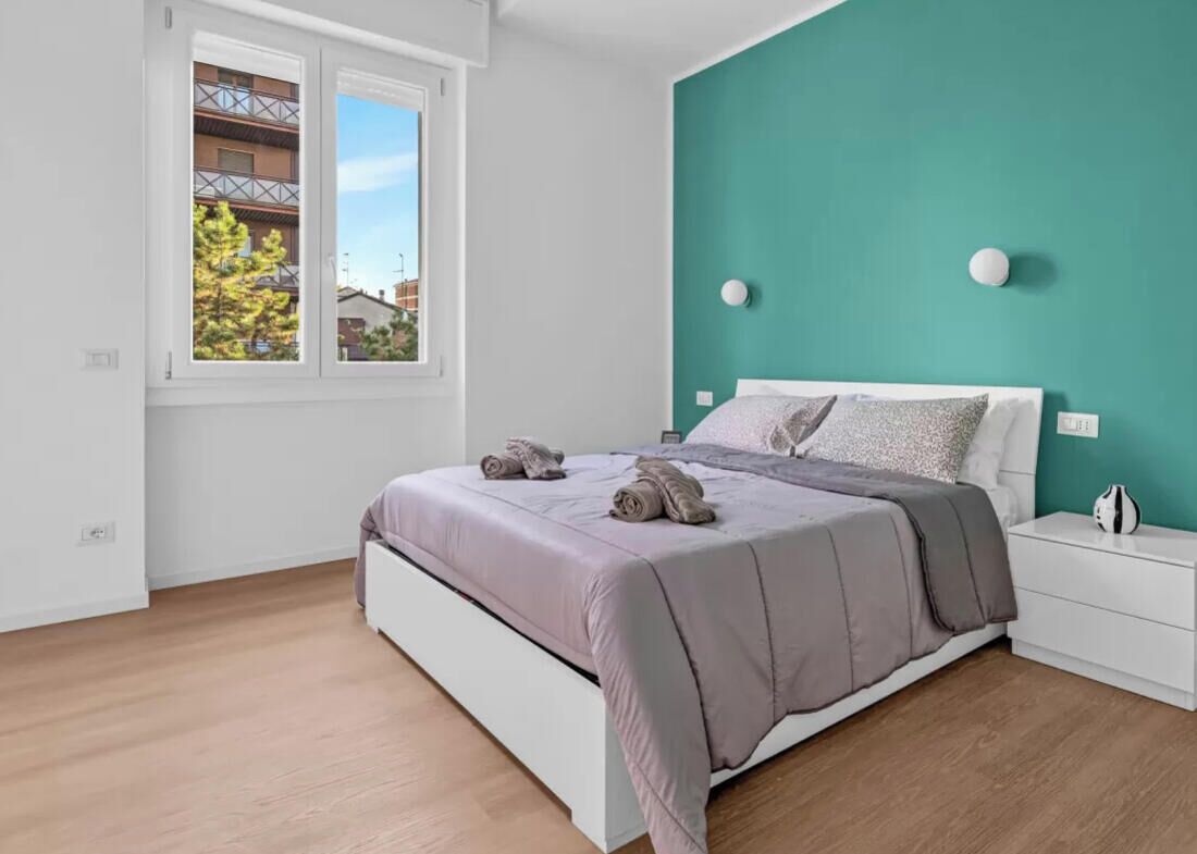 3 bedrooms, iron/ironing board, internet, bed sheets