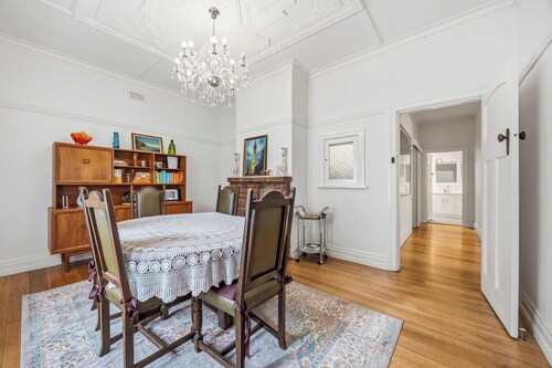 Brighton Belle — Mid-Century 2BR Home, Split Bath, Walk to Station & Main St