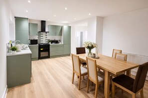 Dining - The Dell House | Relaxing 3-Bed Home for Families, Groups & Business (Bedford)