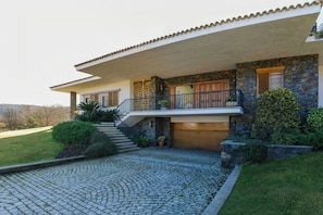 Exterior - Family home in La Garrotxa Natural Park (Les Planes d'Hostoles)