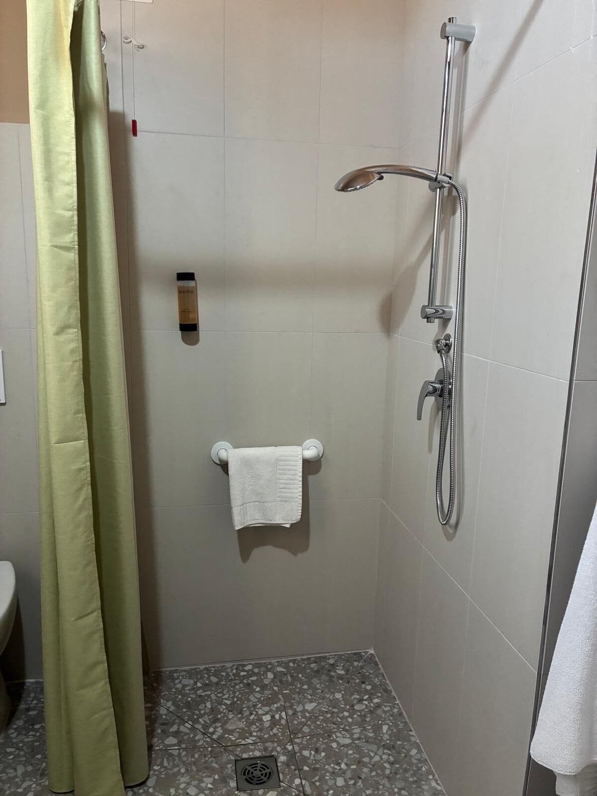 La scuderia  | Bagno | Soffione a pioggia, asciugacapelli, bidet, sapone