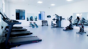 Comfort-Apartment, Balkon, Stadtblick | Fitnessbereich