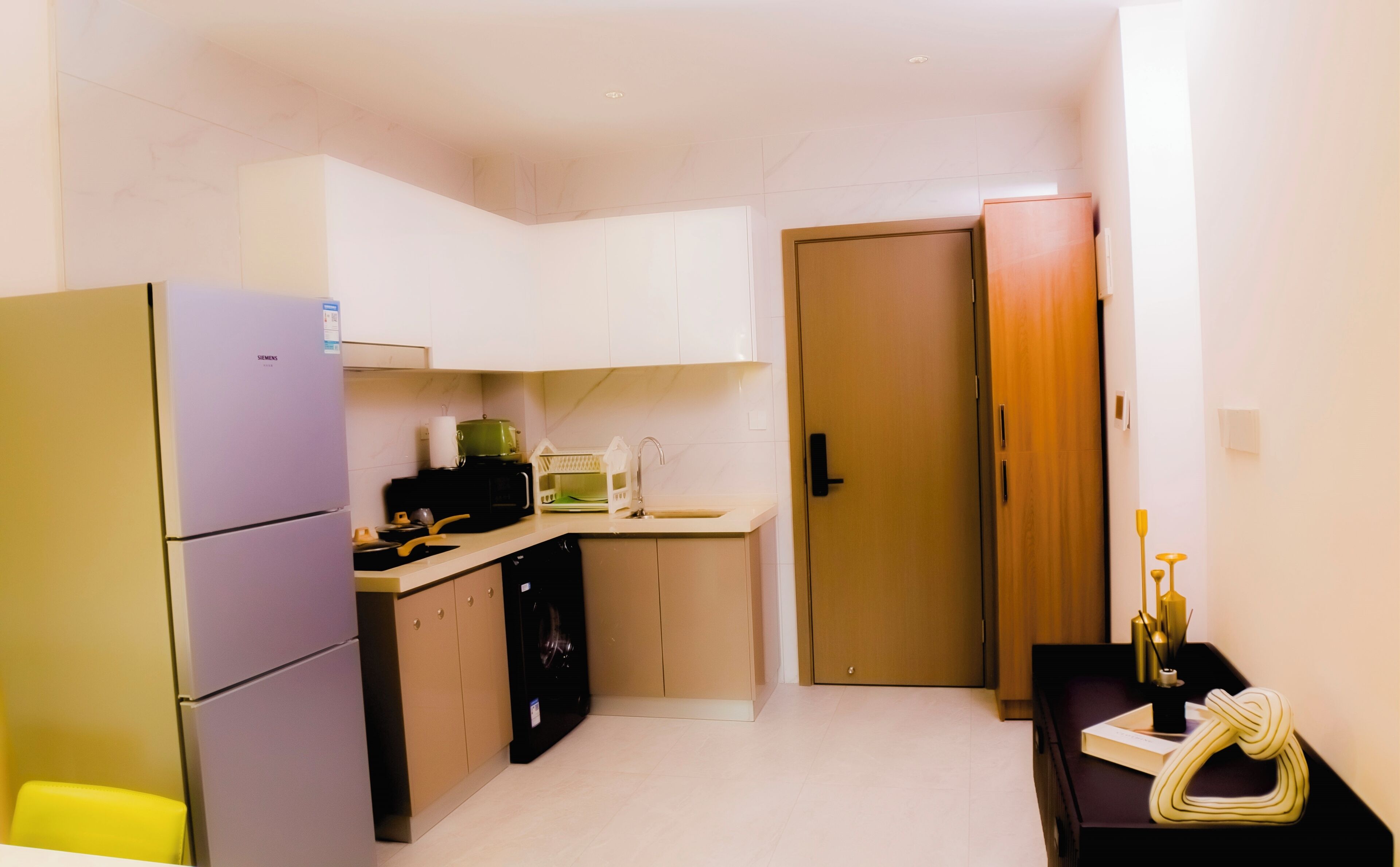 Departamento Confort, balcón, vista a la ciudad | Cocina privada | Cafetera de espresso, cafetera y tetera y tetera eléctrica 