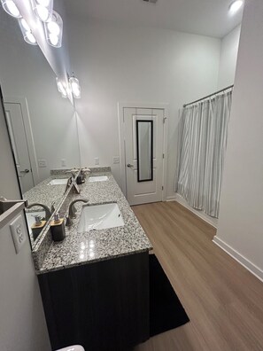 Shower, hair dryer, towels, soap -   Luxury Escape with Resort-Style Amenities (Atlanta)